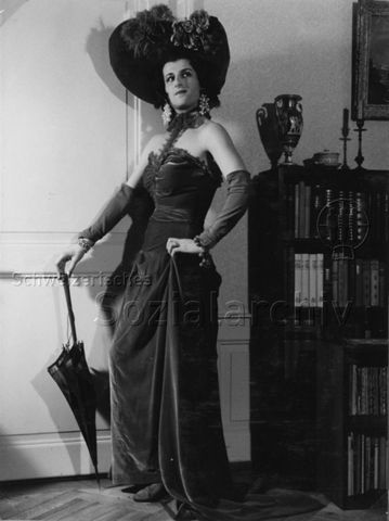 Bertie Wolf als Transvestit - ca. 1942-1947