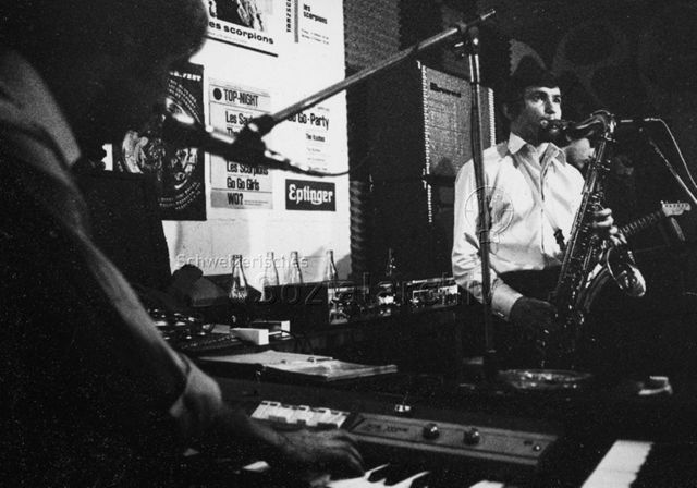 "Jazzprobe, Heuried", zwei Männer beim Musikmachen; 1969