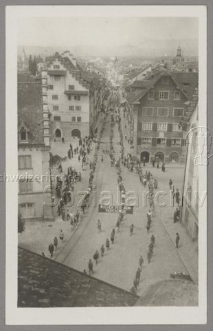 Sozialistischer Jugendtag, Demonstrationszug, Transparente "Nieder mit dem Fascismus [Faschismus]", "Wir wollen keine Menschen 2. Klasse sein", Zug, Pfingsten 1930