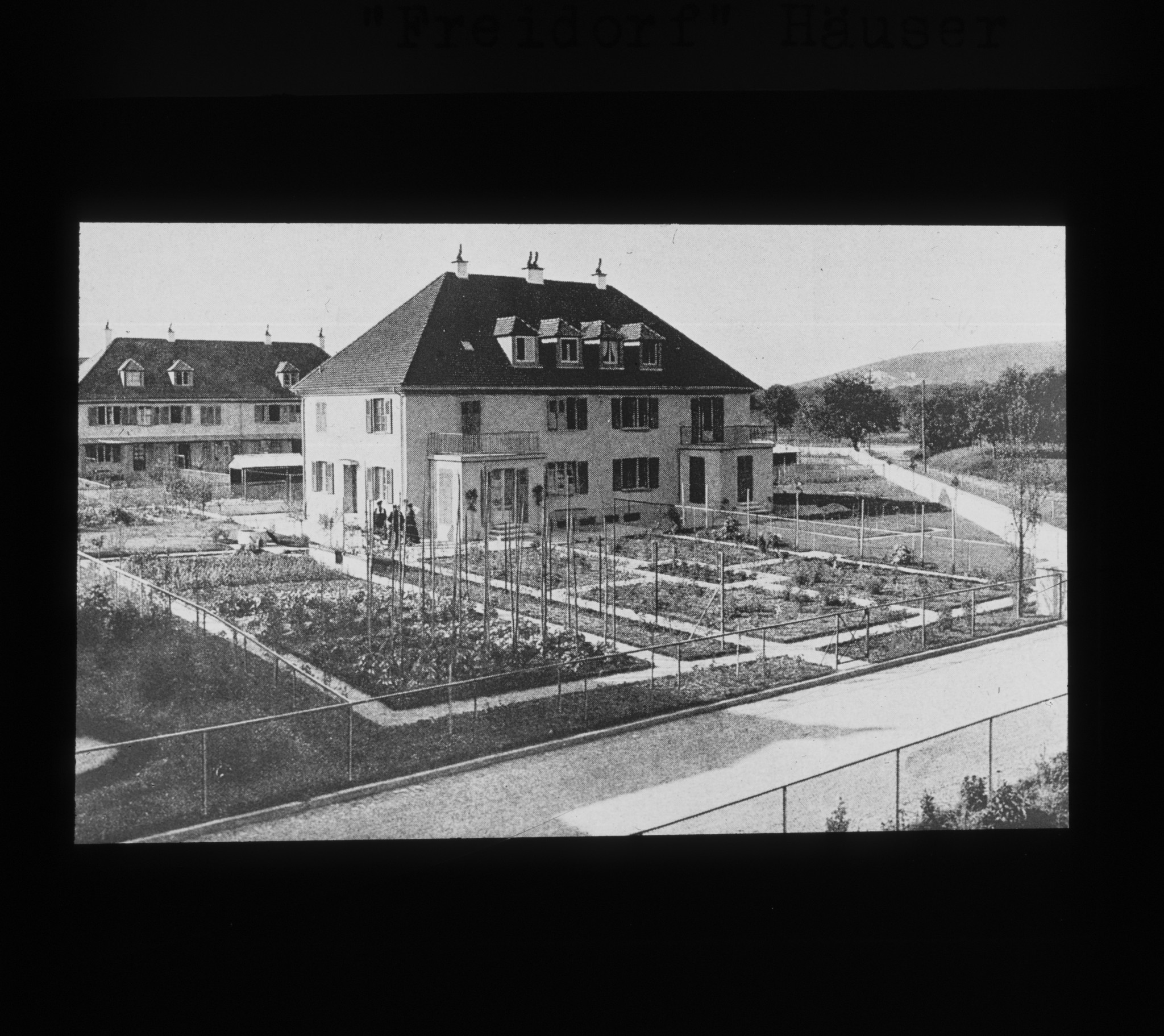 Dia: "Freidorf" in Muttenz, genossenschaftliche Siedlung des VSK (Verband schweizerischer Konsumvereine), Aufnahme aus der Distanz