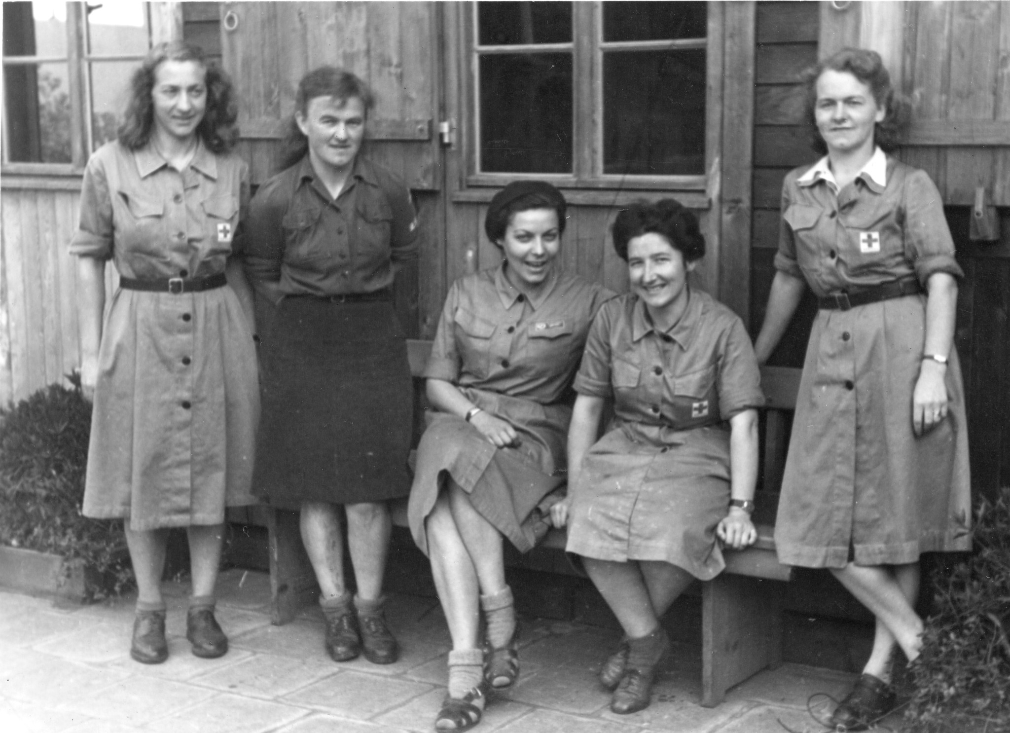 "Bochum, Sommer 1946 - Equipe"; fünf Frauen posierend