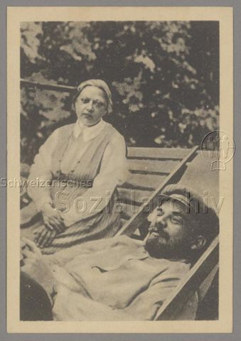 Vladimir Lenin und Nadeschda Krupskaja vermutlich in Gorki, 1922