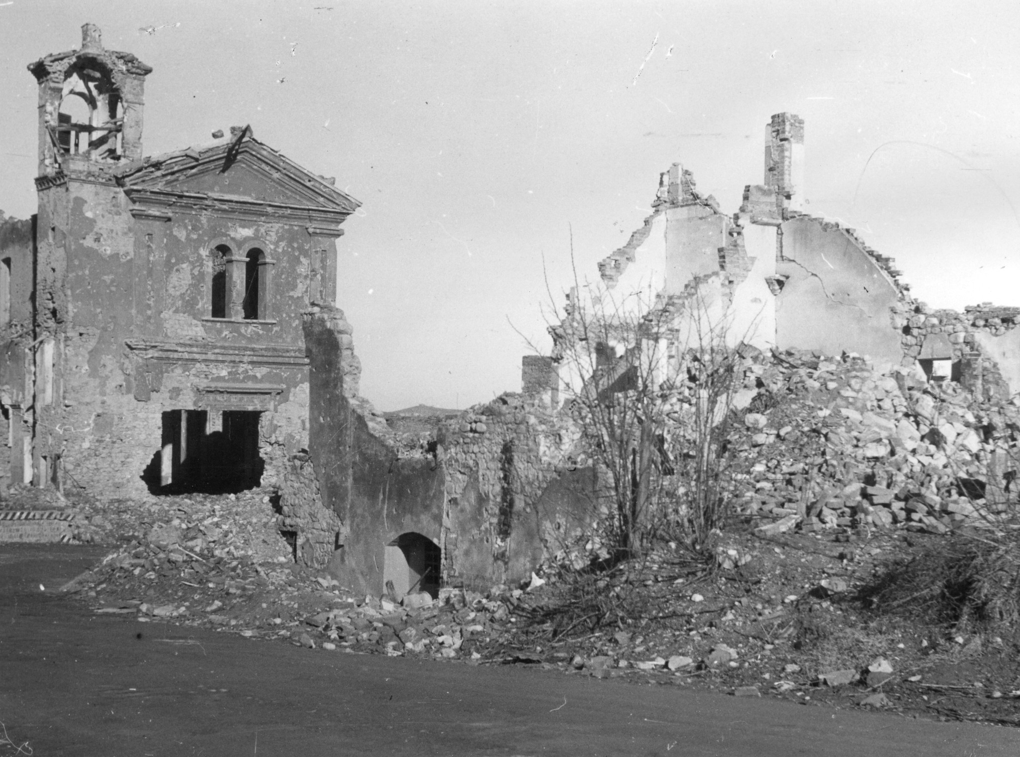 "Marzabotto, Januar 1946. Ansicht des Dorfes"; zerstörte Bauten