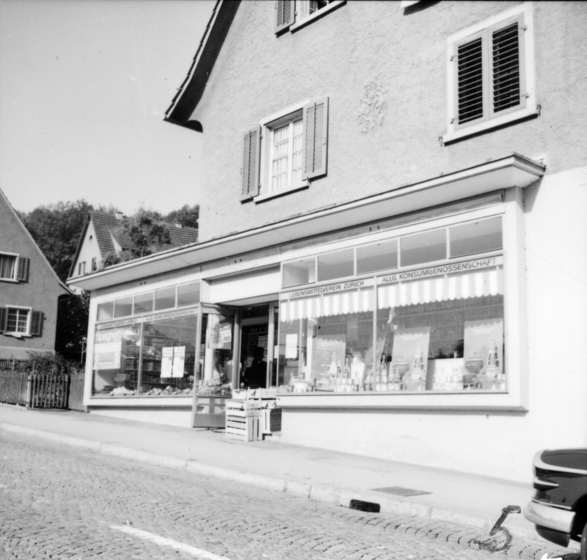 Laden des Lebensmittelvereins Zürich an der Schulhausstrasse 22 in Meilen: Aussenansicht