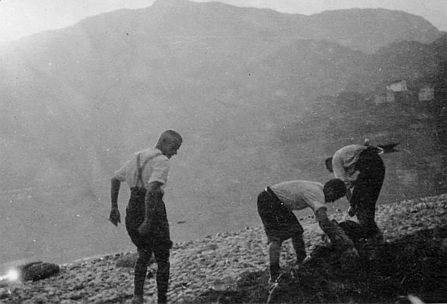 Wandervögel am Ufer des Lago Maggiore in Ascona (15. September 1919)