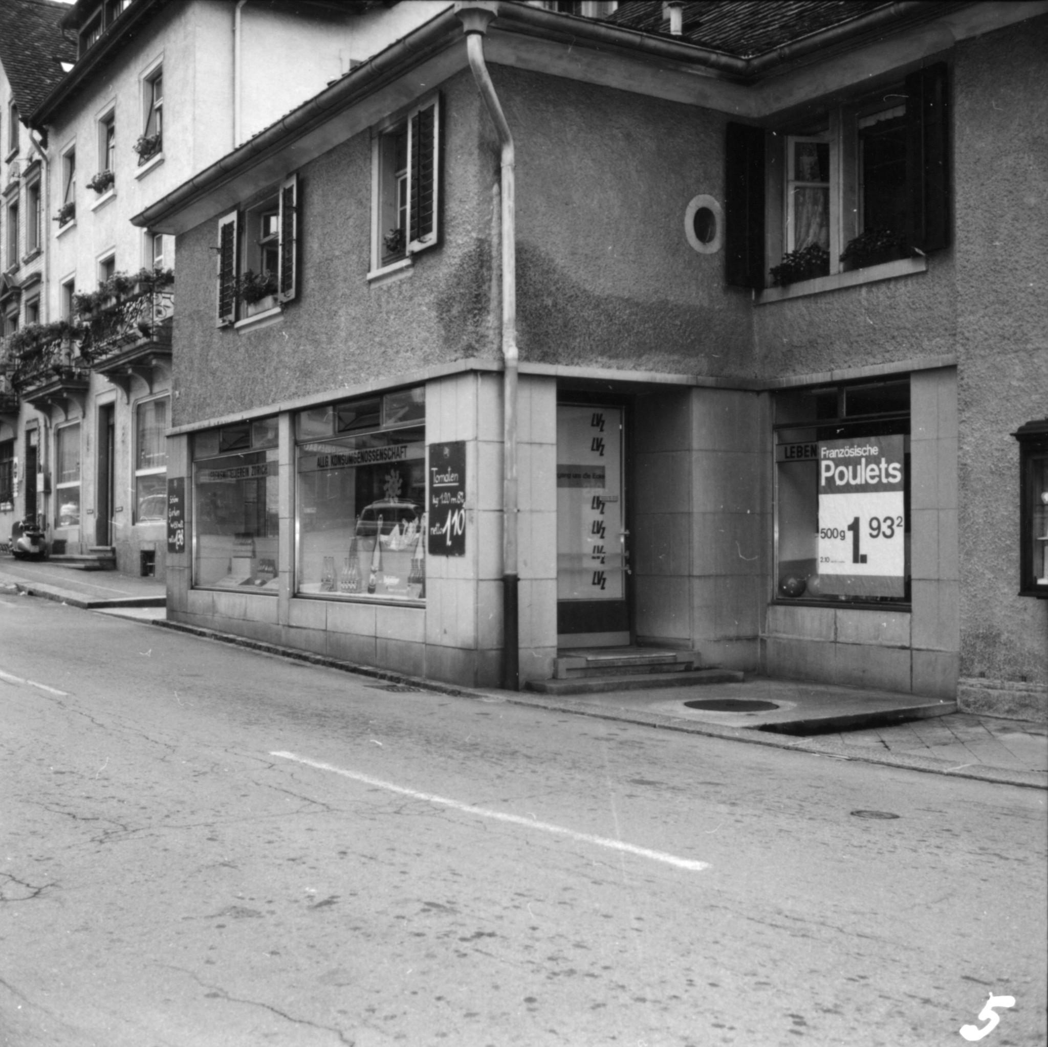Laden des Lebensmittelvereins Zürich an der Dorfstr. 18 in Küsnacht: Aussenansicht