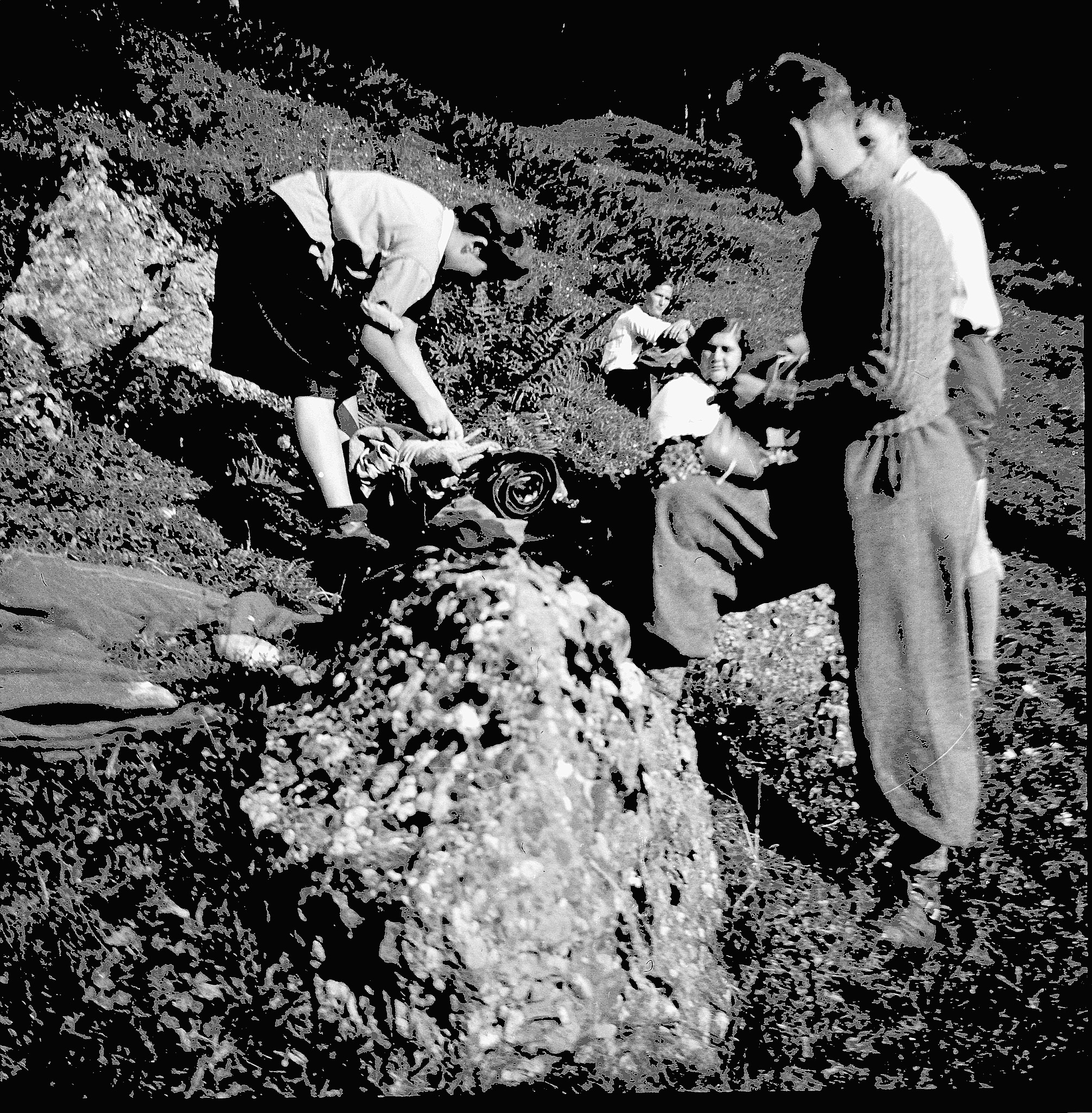 Eine Fahrt zusammen mit den Flawilern auf den Speer - Rastende Wandervögel während der Wanderung (1938)