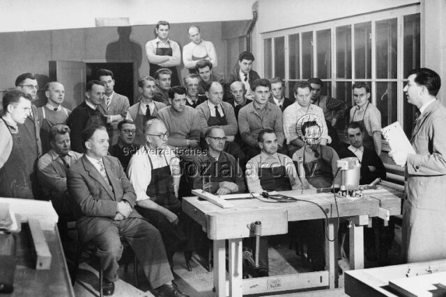 Handoberfräskurs (Nov. 1959) - Kursleiter, die Teilnehmer unterrichtend