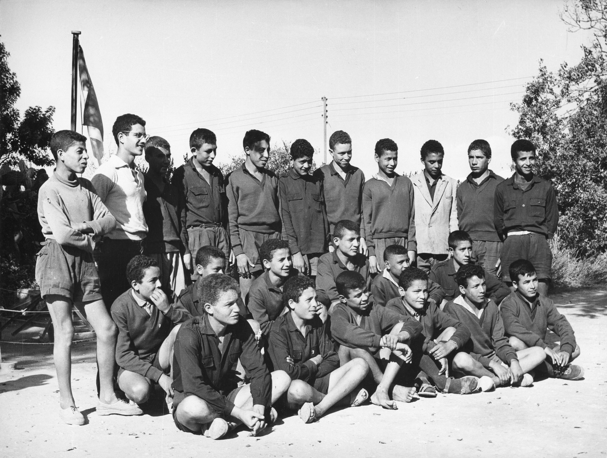 Gruppenbild von jungen Männern; vermutlich Berufsschulklasse