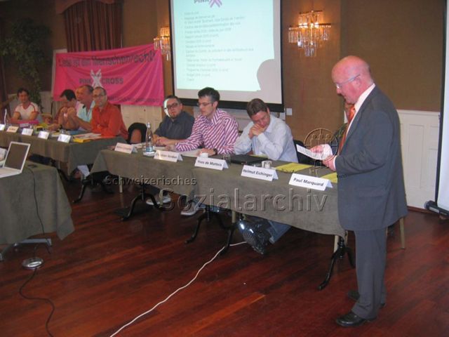 Generalversammlung des Pink Cross (22.04.2006, Yverdon-les-Bains) – Vorstandsmitglieder v.l.n.r.: Roland Munz, Martin Bräm, Urs Wittwer, Daniel Stolz, Pierre Rosselet, Rolf Trechsel, Adrian Camartin, Christian Verdon, Yves de Matteis, Helmut Eichinger, Paul Marquard, "Liebe ist ein Menschenrecht – Pink Cross"