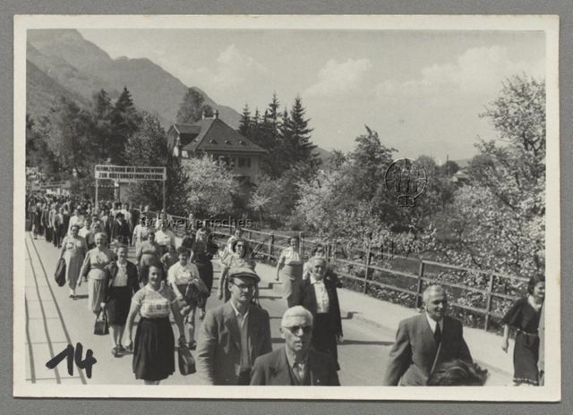 1. Mai, Umzug, Tafel "Heranziehung der Übergewinne zur Rüstungsfinanzierung", Kanton Glarus, um 1958