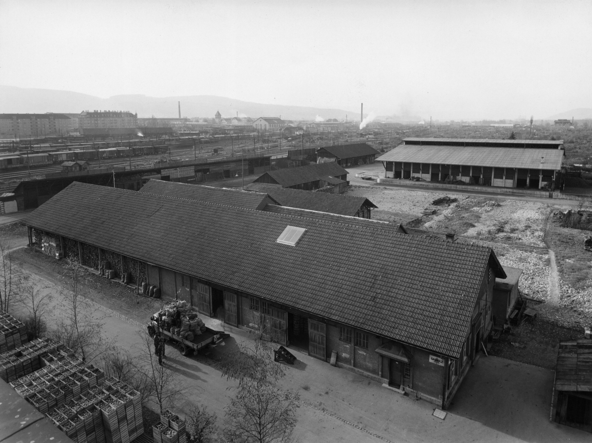 Holzlager des Lebensmittelvereins Zürich an der Turbinenstrasse, Luftaufnahme
