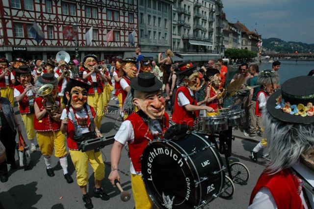 Gesamtschweizerische Lesbian&Gay Pride 2005: "Sowieso" (18.06.2005, Luzern) – Guggenmusik "Loschtmölch Chriens"