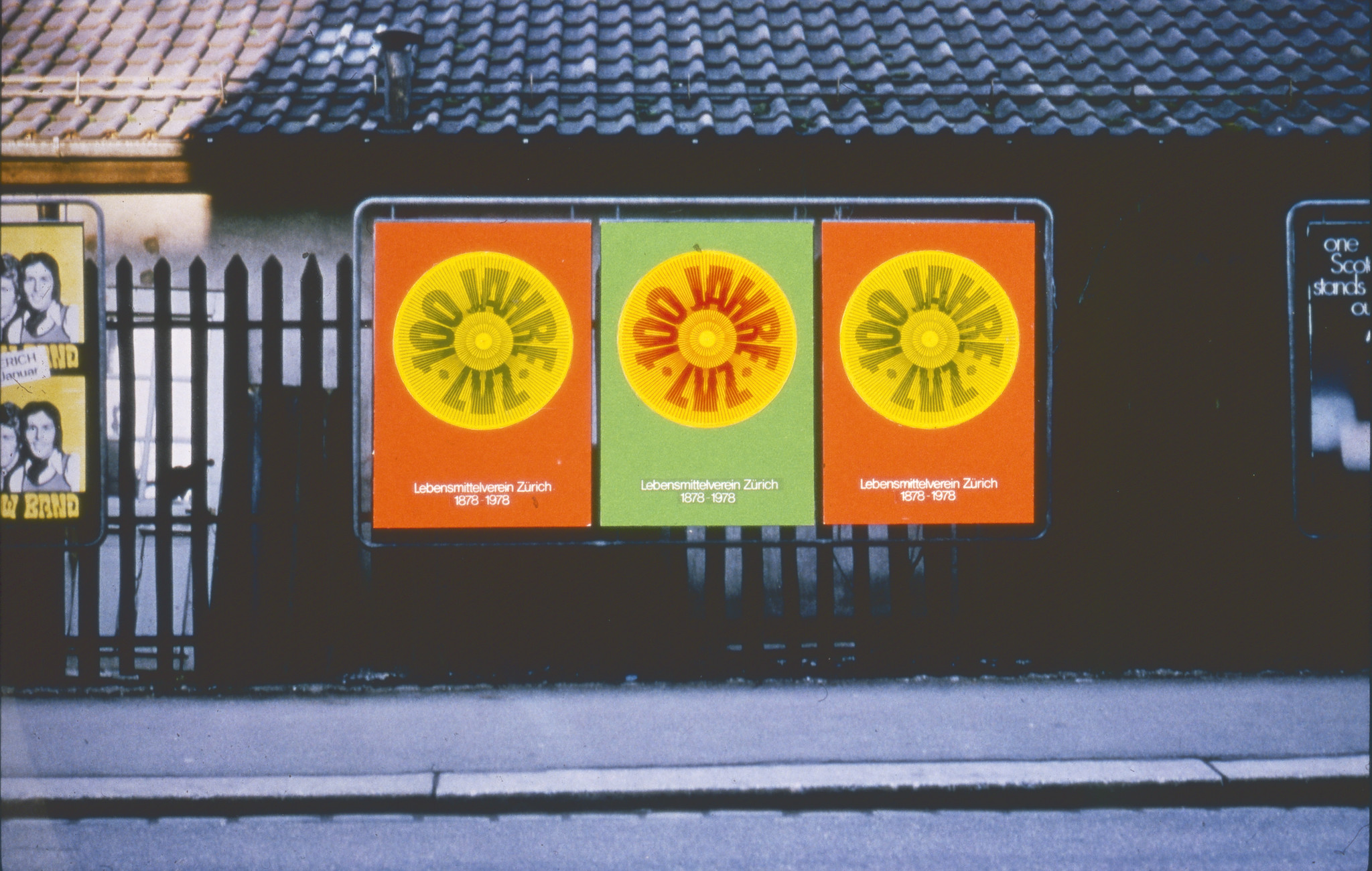 100 Jahre Lebensmittelverein Zürich LVZ 1878-1978: Zaun mit Plakaten