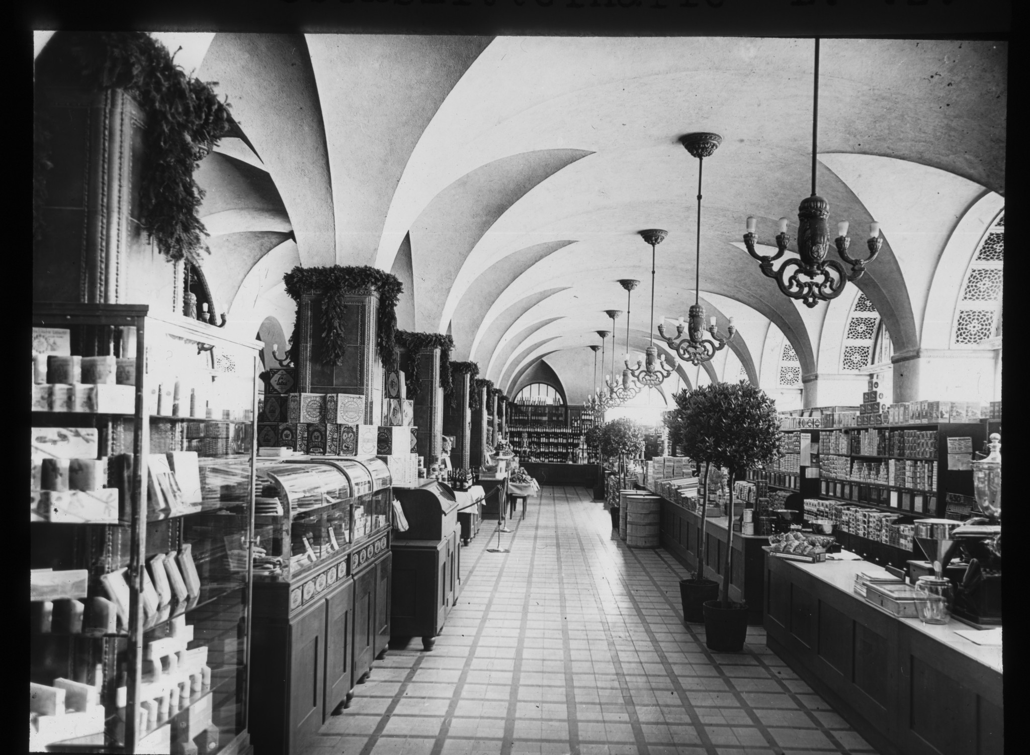Dia: Lebensmittelhalle St. Annahof.