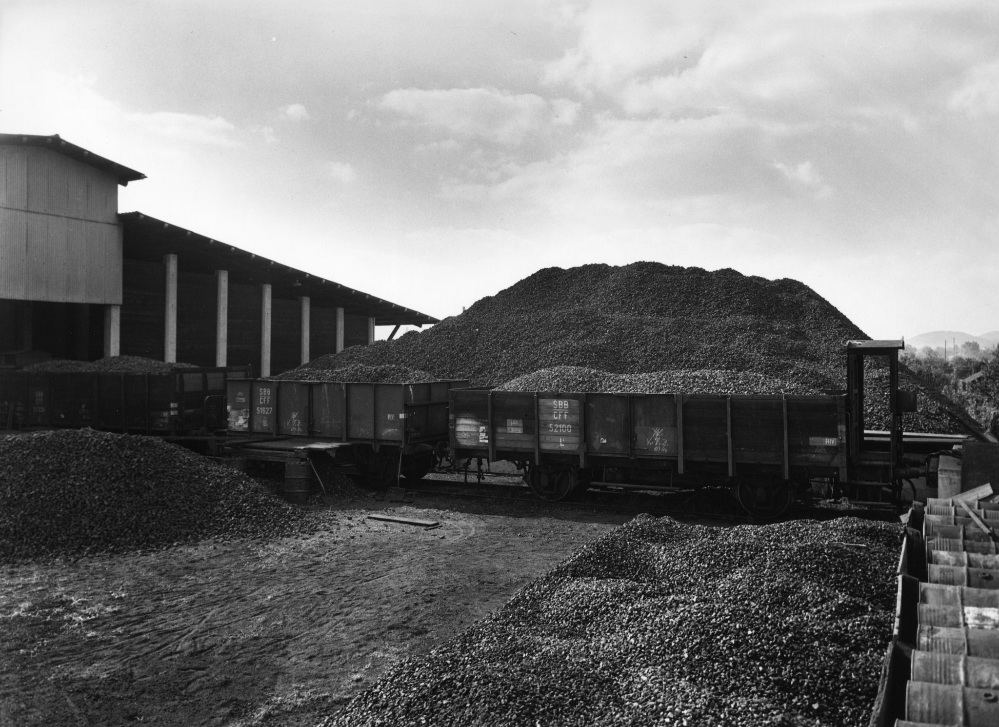 Eisenbahnwaggon im Brennmateriallager des Lebensmittelvereins Zürich an der Turbinenstrasse