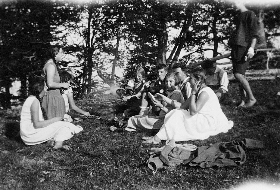 Ferienwoche der Wandervogel-Ortsgruppe Winterthur in Hinter-Goldingen: Lagerleben (1927)