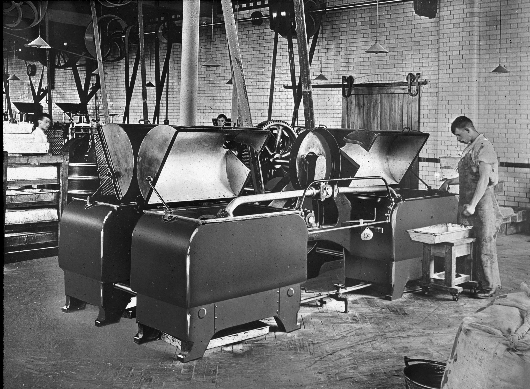 Arbeiter in der Schokoladefabrik der Co-operative Wholesale Society C.W.S.  in Luton