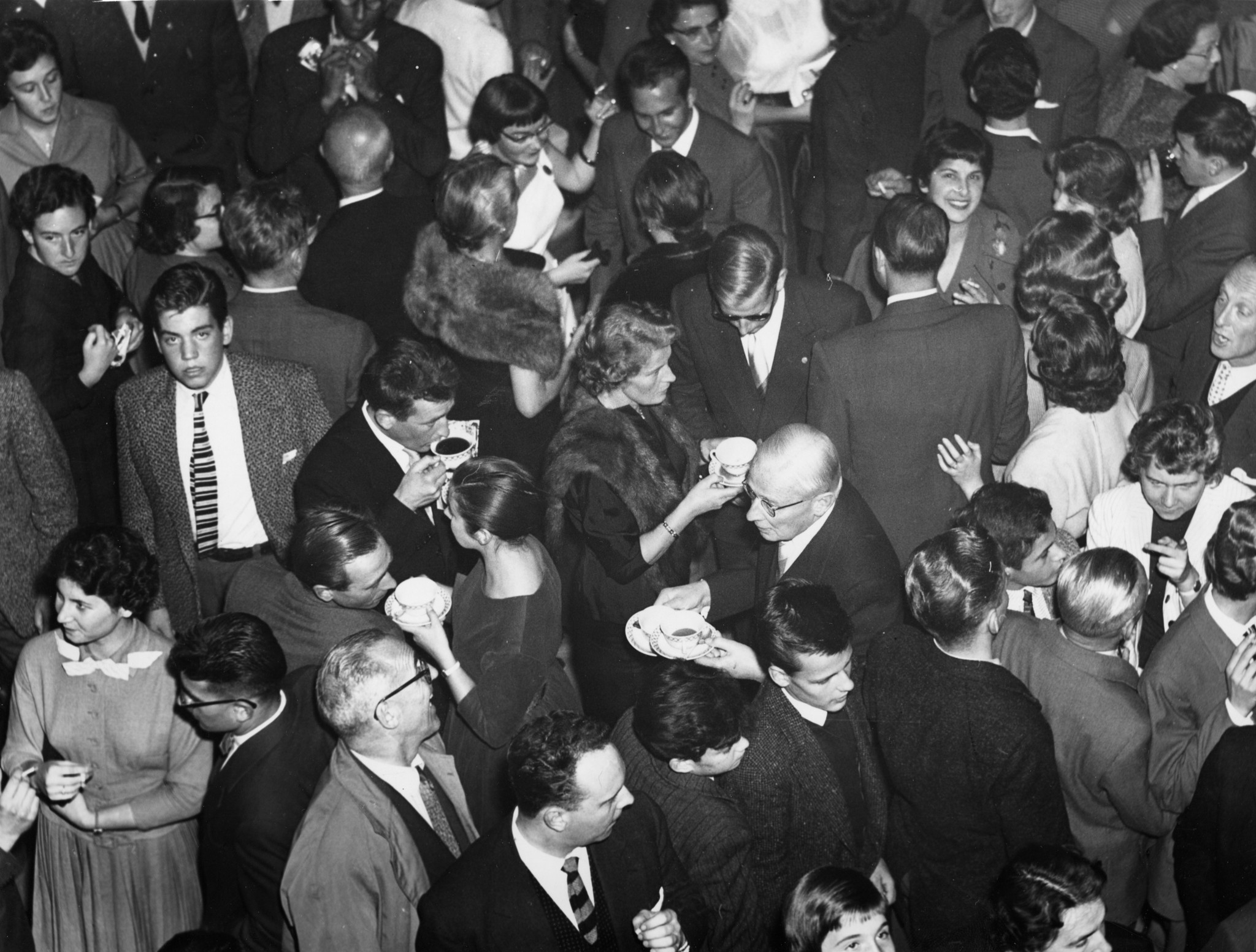 Teilnehmer der Jubiläumsfeier 75 Jahre Lebensmittelverein Zürich, 1953