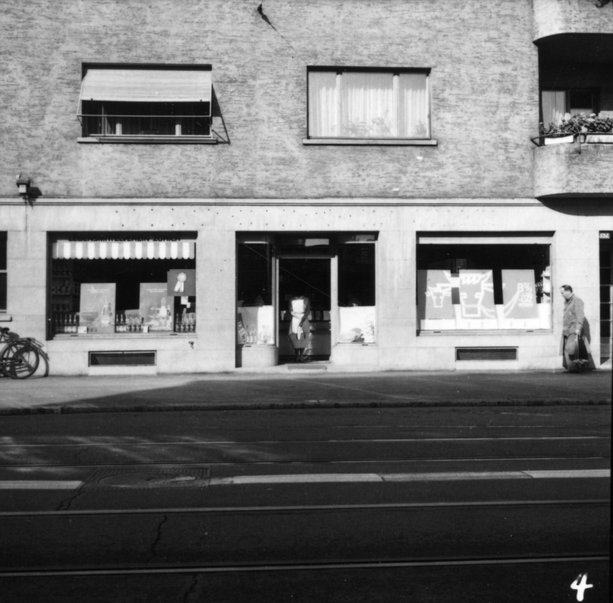 Laden des Lebensmittelvereins Zürich an der Seestrasse 352 in Zürich: Aussenansicht