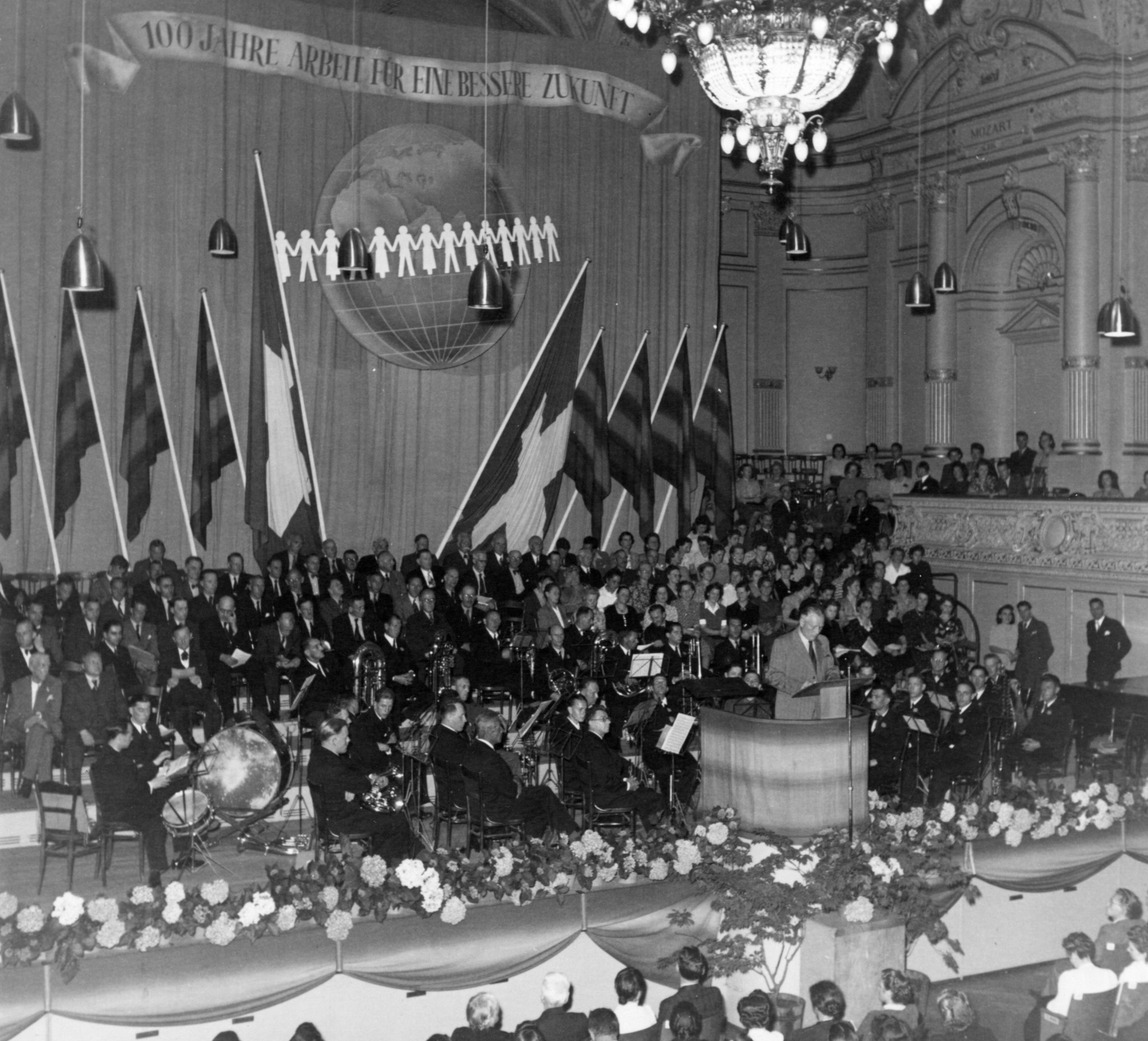 Jubiläum 100 Jahre Genossenschaftsbewegung in der Tonhalle Zürich, 1944 (anlässlich der Gründung der ersten modernen Genossenschaft 1844 in Rochdale, Nordengland): Orchester