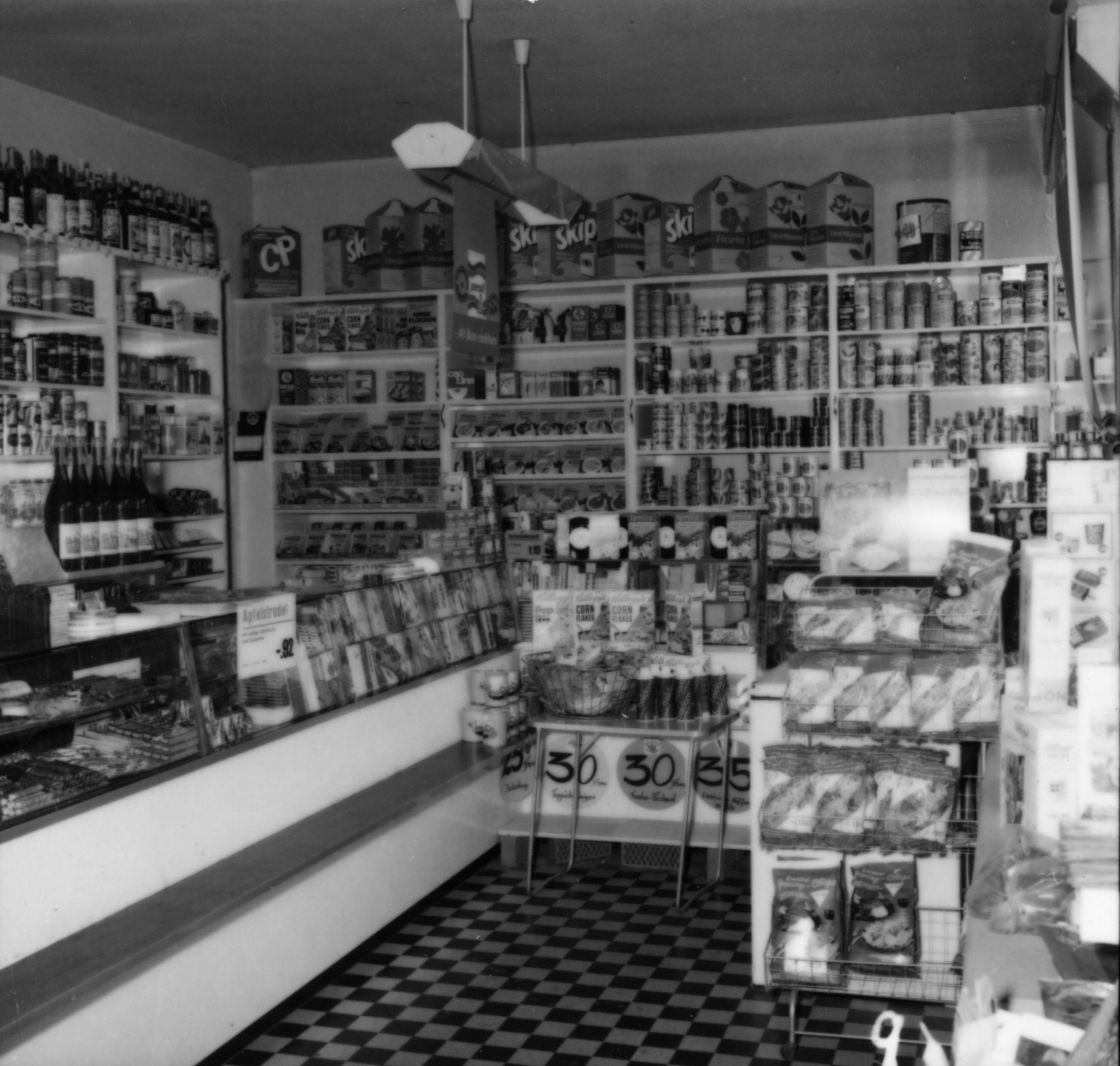 Laden des Lebensmittelvereins Zürich an der Forchstrasse 104 in Zollikerberg: Ladentheke
