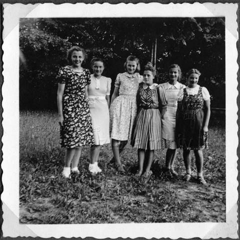 Album Alfred Brauchli, Teil 1/3: 699 Tage Aktivdienst 1939-1945 als Sanitätssoldat bei der Sanitätskompanie I/​7, Thurgau: Gruppenfoto junger Frauen