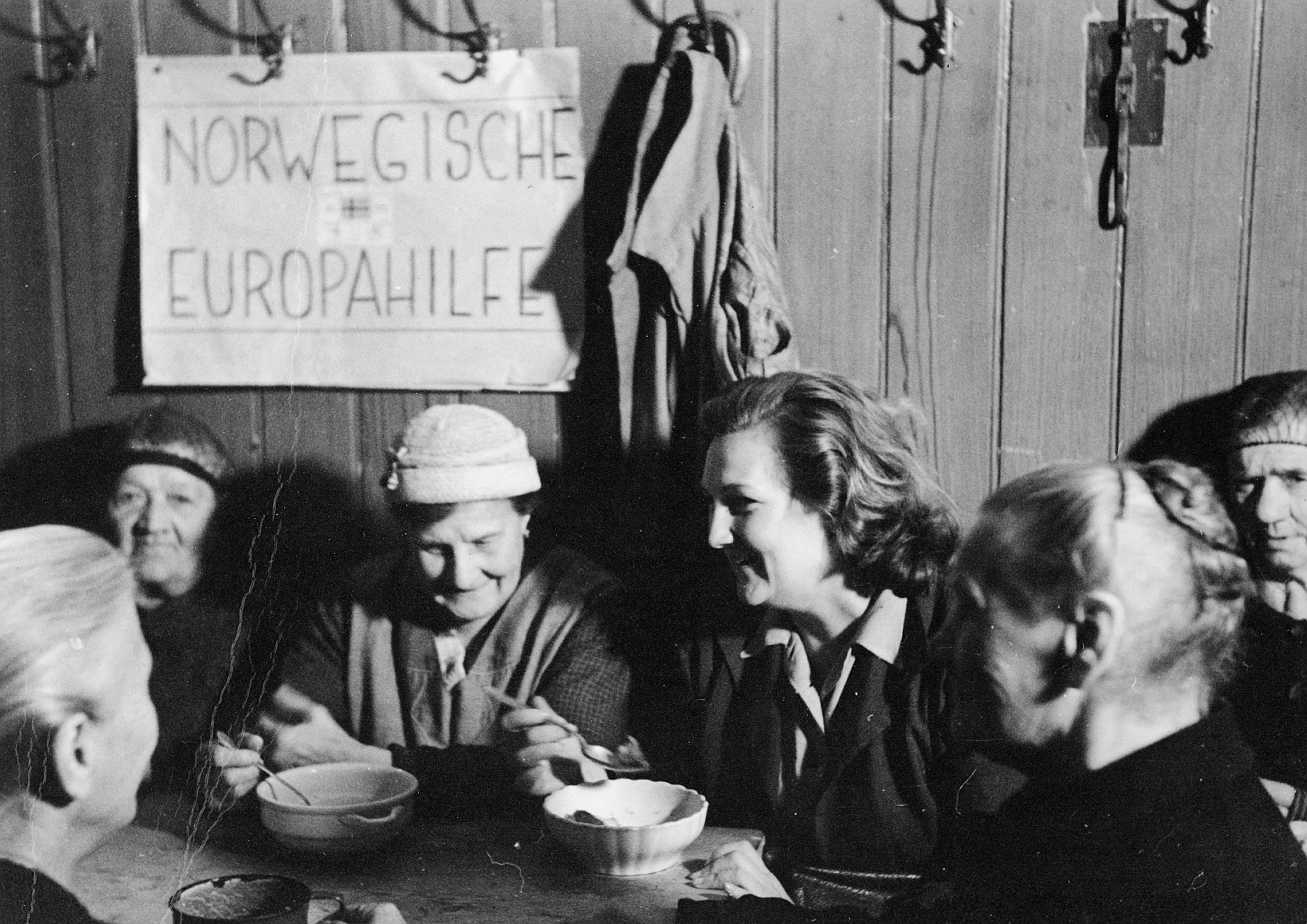 Norwegische Europahilfe; Frauen Suppe essend