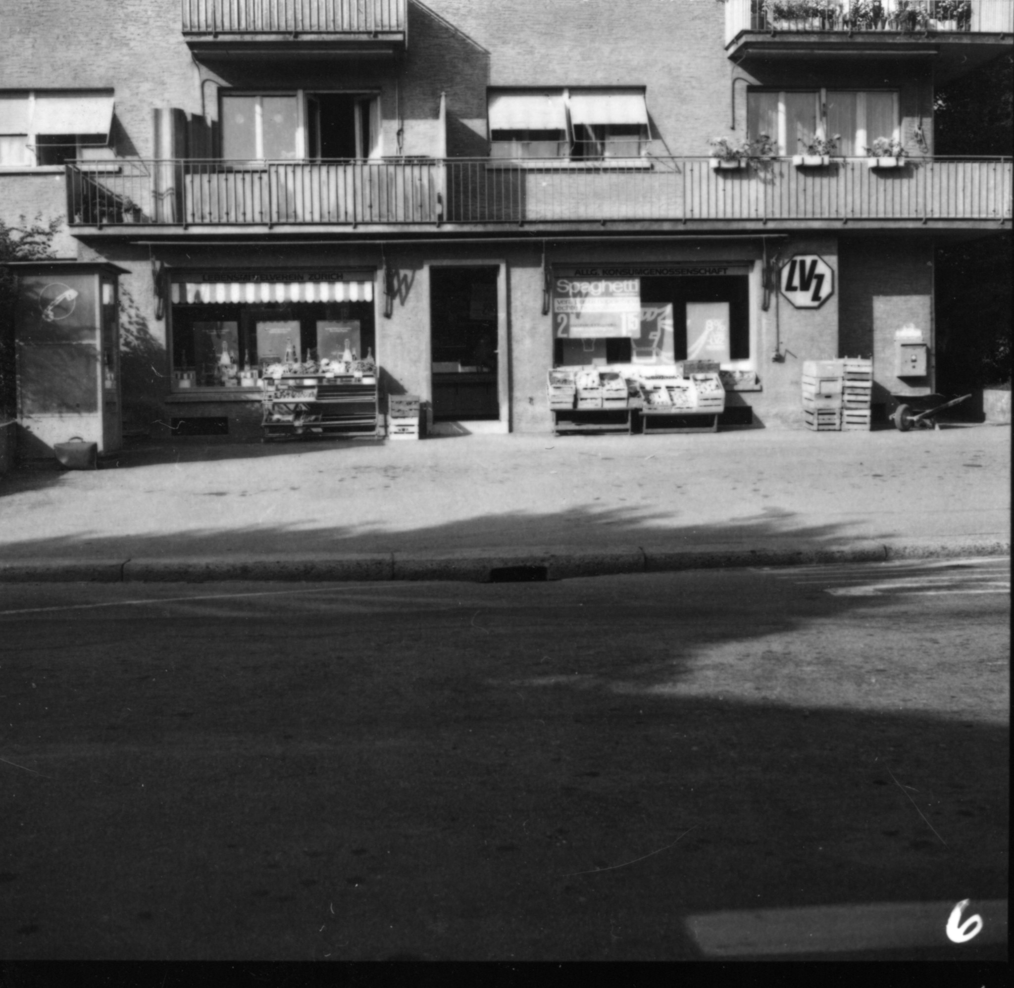 Laden des Lebensmittelvereins Zürich an der Besenrainstrasse in Zürich: Aussenansicht