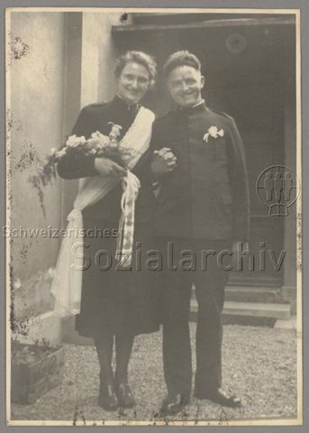Hochzeit, Ehepaar, möglicherweise in Uniformen der Heilsarmee, um 1920