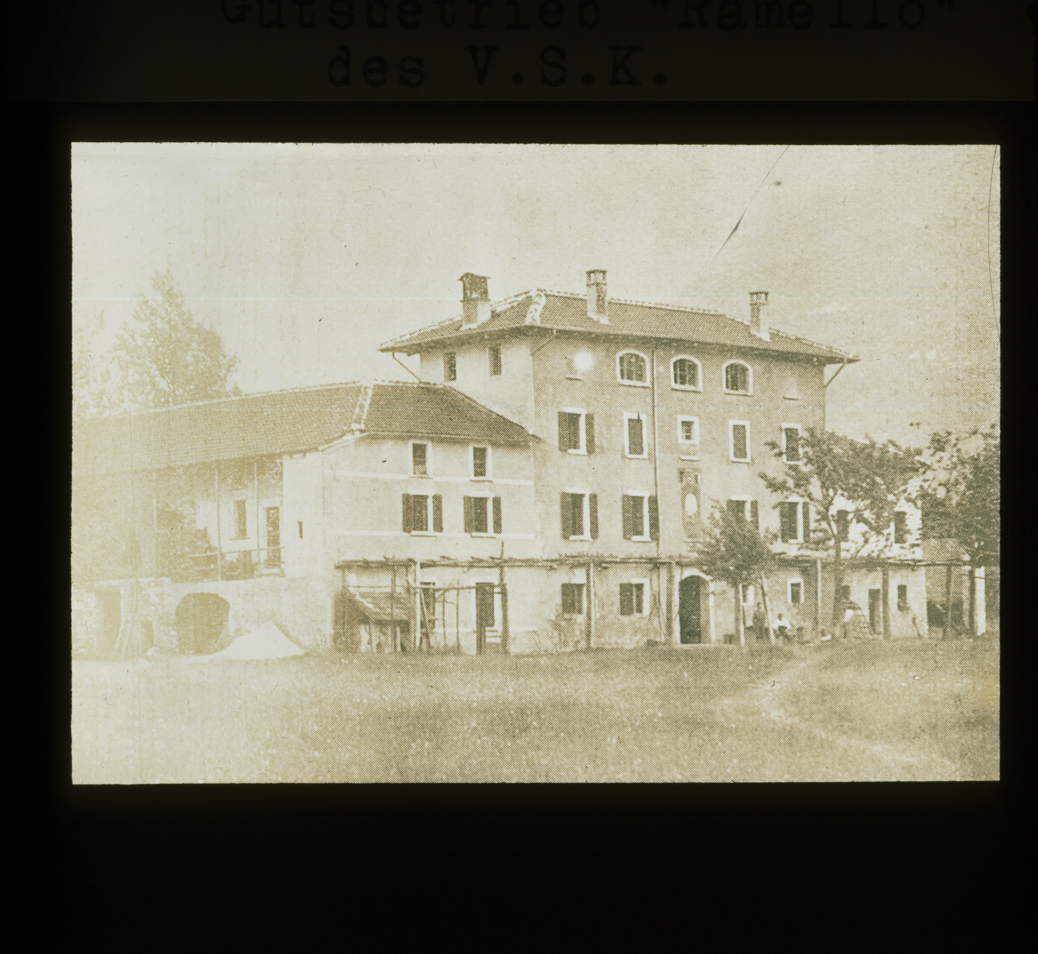 Dia: Gutsbetrieb "Ramello" des V.S.K. (Verband schweizerischer Konsumvereine); Aussenansicht.
