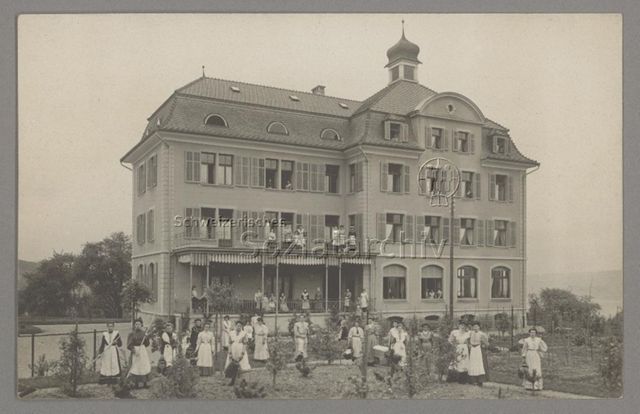 Junge Frauen im Haushaltskurs des Evangelischen Töchterinstituts Horgen, Haus mit Garten über Zürichsee, Poststempel: 1907