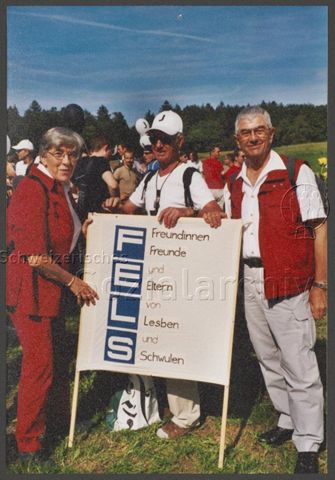 Aktion der HAZ: "Rainbow-Wolke of Love" im Vorfeld der kantonalen Abstimmung zum Partnerschaftsgesetz (08.09.2002) – FELS (Freundinnen, Freunde und Eltern von Lesben und Schwulen)<br><br>