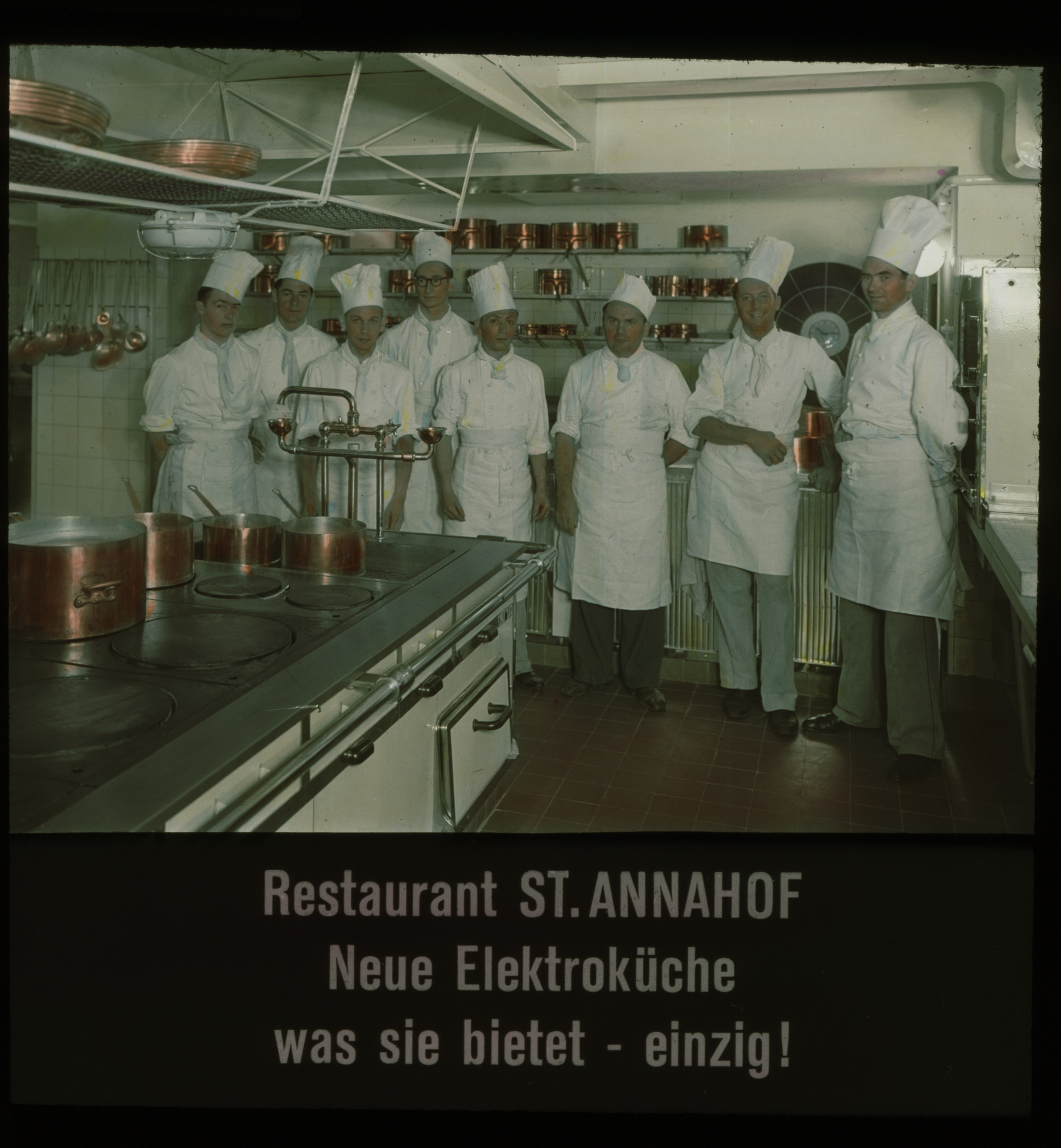 Dia: Köche in der Küche: "Restaurant St. Annahof / Neue Elektroküche was sie bietet - einzig!".