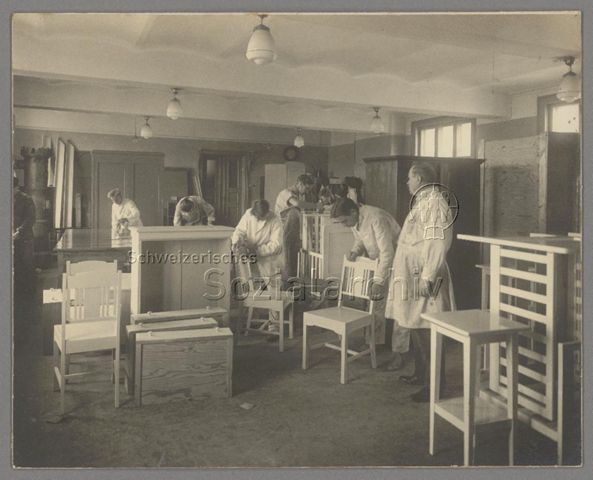 Möbelschreiner in Lehrwerkstätte, Oslo, um 1930