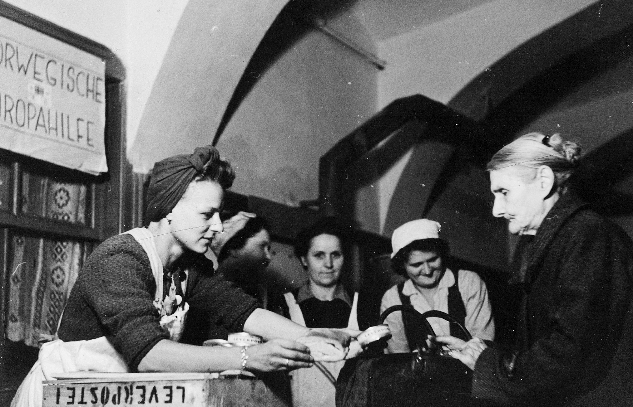 Norwegische Europahilfe; Frauen bei Suppenausgabe