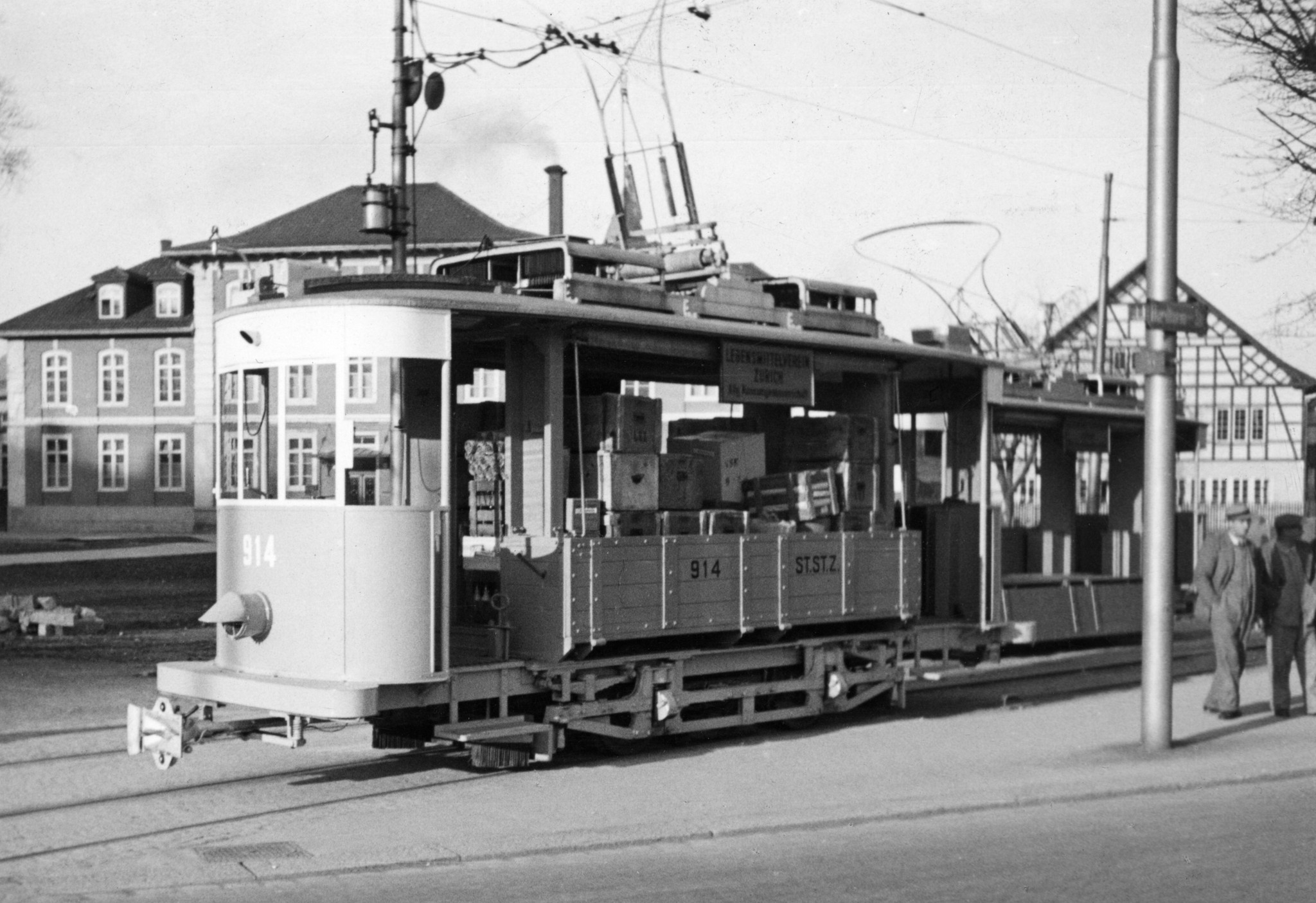Lebensmittelverkauf des Lebensmittelverein Zürich LVZ ab Tram in Zürich: Filialanlieferung per Tram