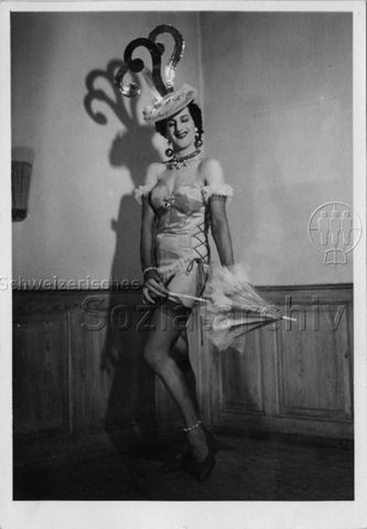Bertie Wolf als Transvestit im "Kreis" - ca. 1950