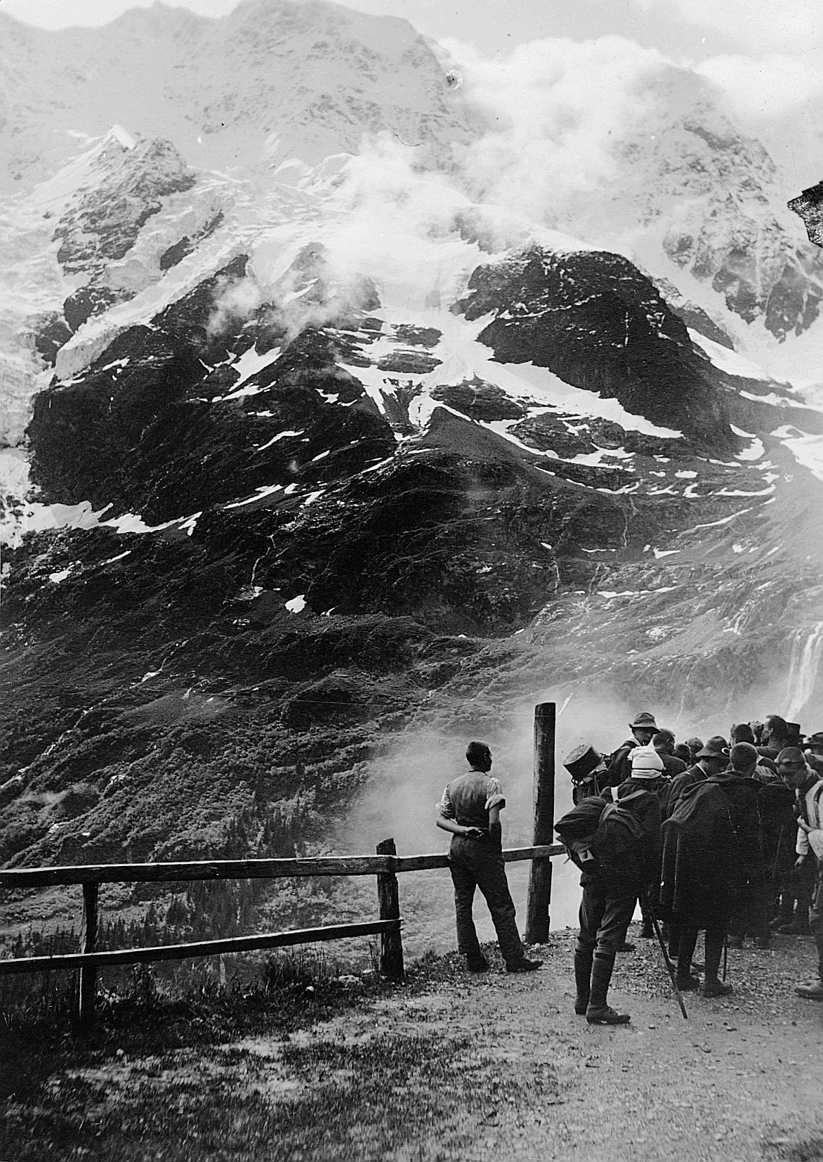 Wandervögel auf der Steinbergalp (1912), vermutlich im Lauterbrunnental
