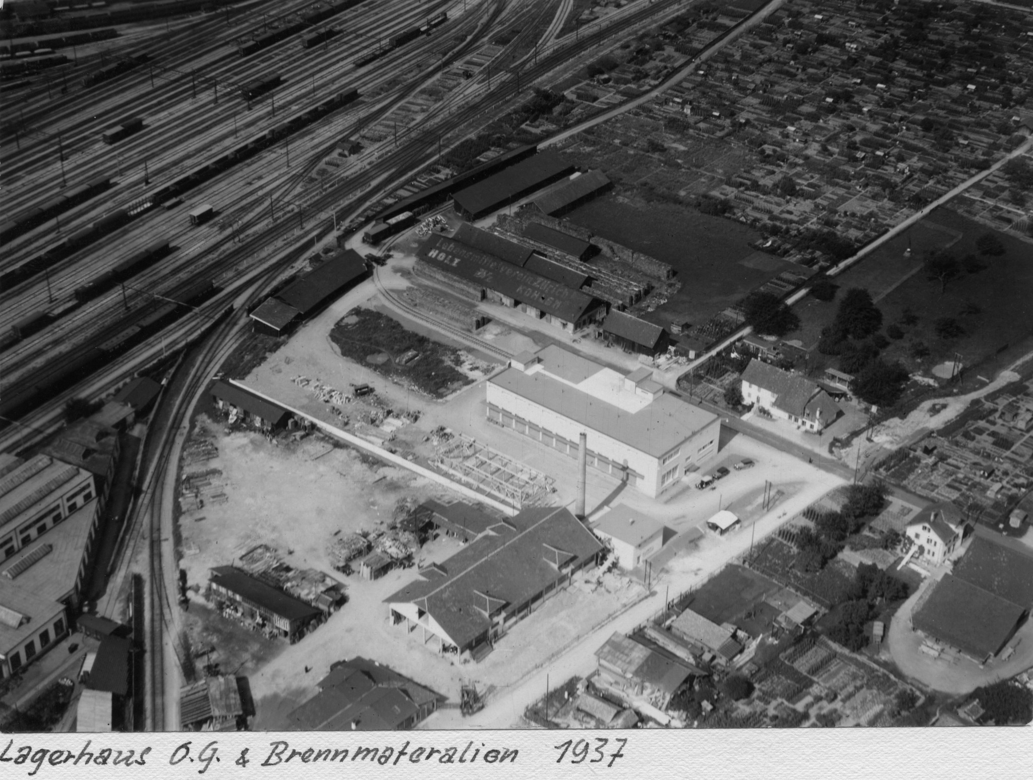 Lagerhaus o.G. & Brennmaterialien des Lebensmittelvereins Zürich, 1937: Luftansicht Turbinenstrasse und Gleisanlagen