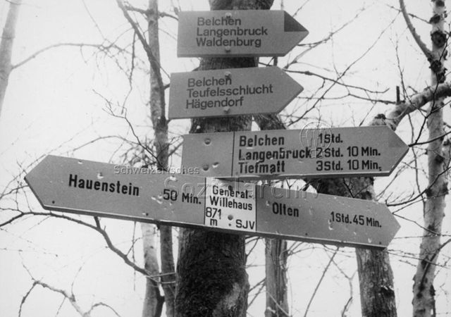 Wegweiser Wanderwege beim General-Wille-Haus; um 1980