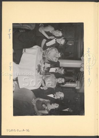 Fotoalbum Nico Kaufmann, 1928–1950 – "Café de Paris, London 1950 – Mme Bertschi, ?, ?, Enie Zahnder, Simone, [Nico Kaufmann,] ?"