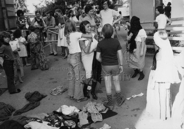 "Culmannstrasse", Zürich - Kinder beim Spielen, Verkleiden; 1975