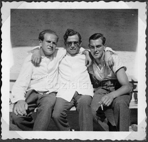 Album Alfred Brauchli, Teil 1/3: 699 Tage Aktivdienst 1939-1945 als Sanitätssoldat bei der Sanitätskompanie I/​7, Thurgau: - Alfred Brauchli (links)