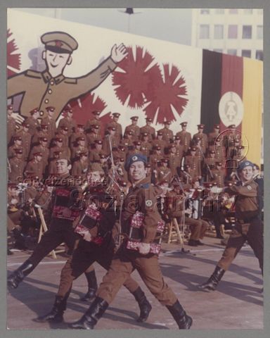 Parade, Handorgelspieler in Uniformen, Ostberlin (DDR), Mai 1975