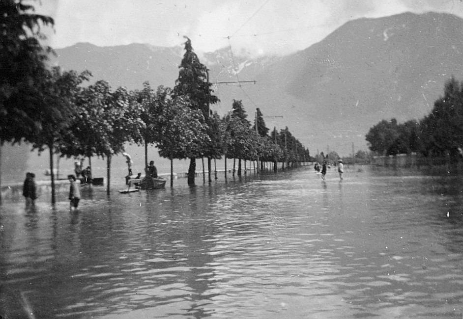 Wandervogel-Ortsgruppe Zürich-Altstadt bei einem Ausflug (vermutlich) - Überschwemmung in Locarno (1914)