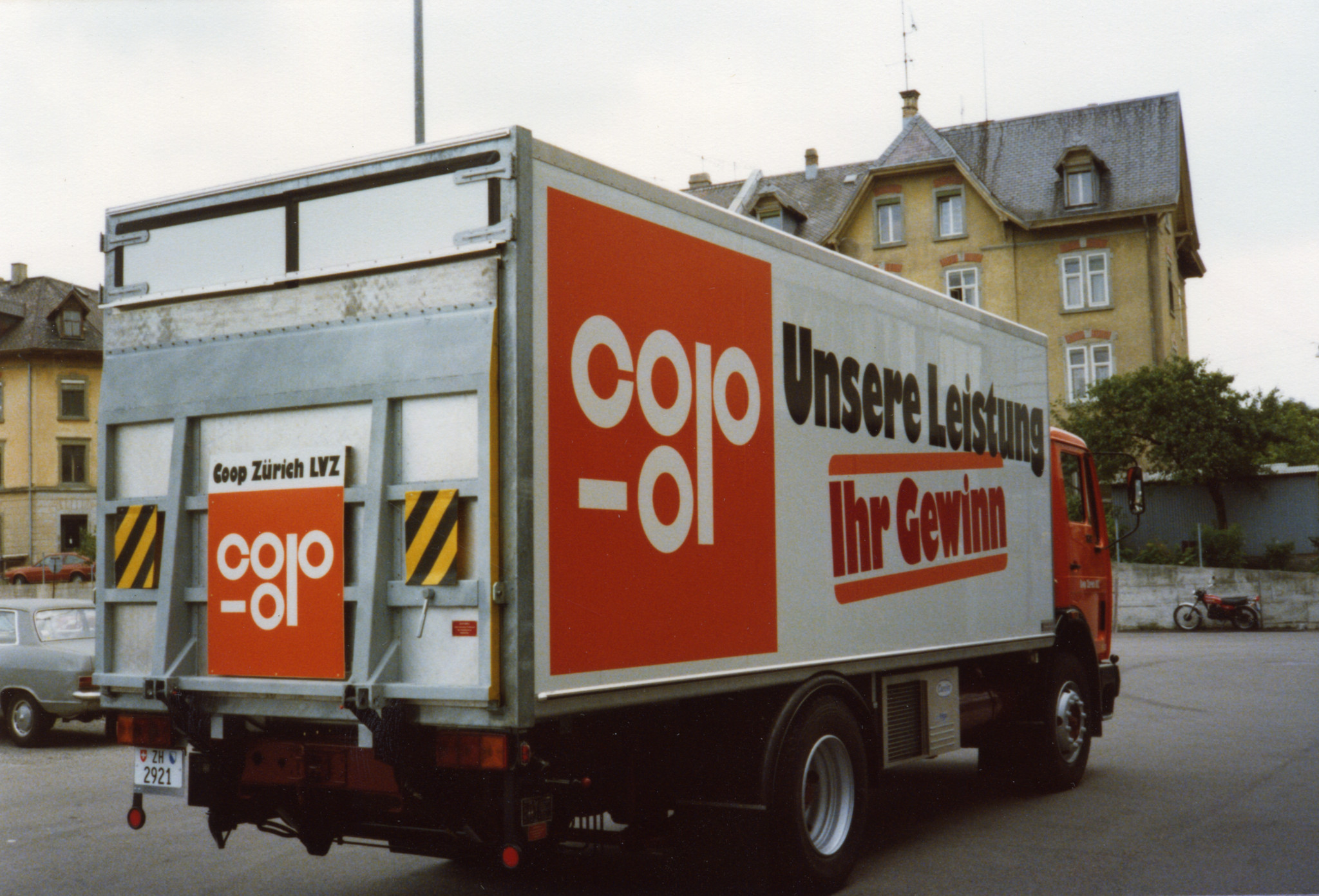 Coop Lieferwagen, Slogan "Unsere Leistung - Ihr Gewinn"