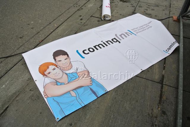 Kundgebung in Bern gegen die Familieninitiative der CVP (16.11.2013, Bern) – "(comingInn) – Berner Jugendgruppe für schwule und bisexuelle Jungs"