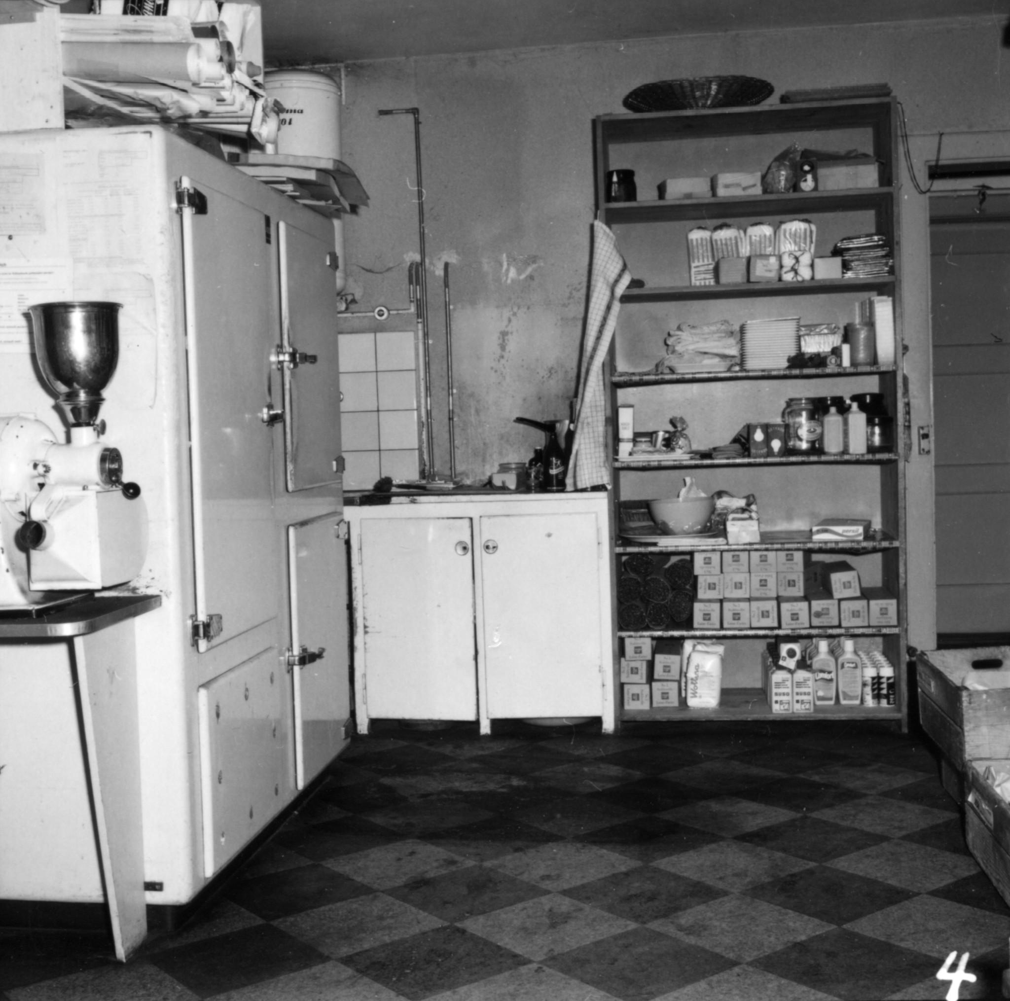 Laden des Lebensmittelvereins Zürich an der Forchstrasse 104 in Zollikerberg: Innenansicht
