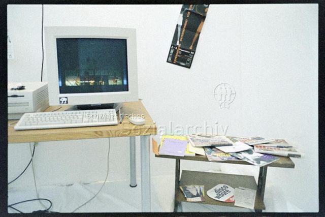 Lesetisch und Computer